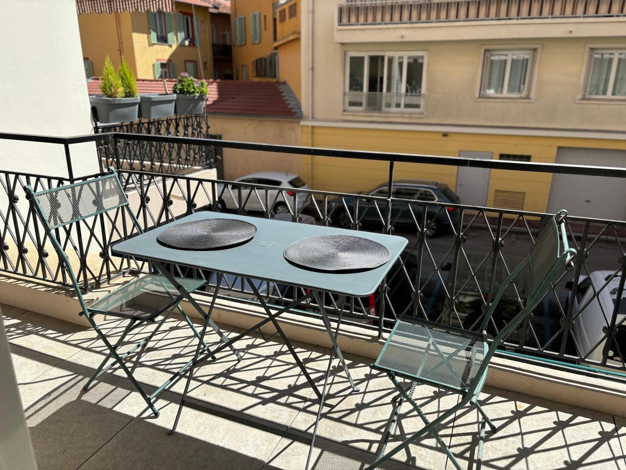 Studio 2 Etoiles A Menton Pour 4 Personnes Экстерьер фото